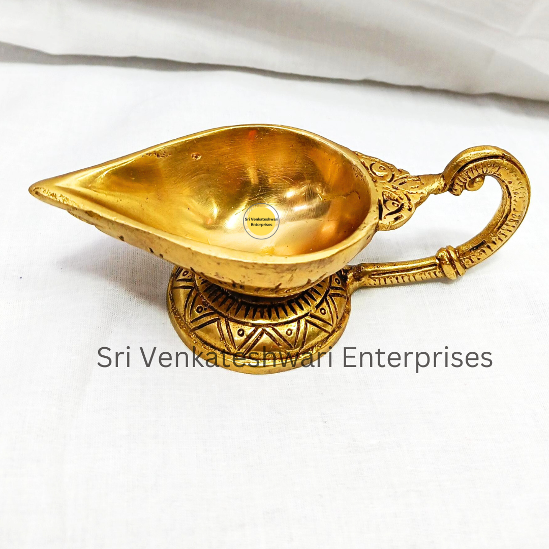 Brass Antique Handle Vilakku Aarathi