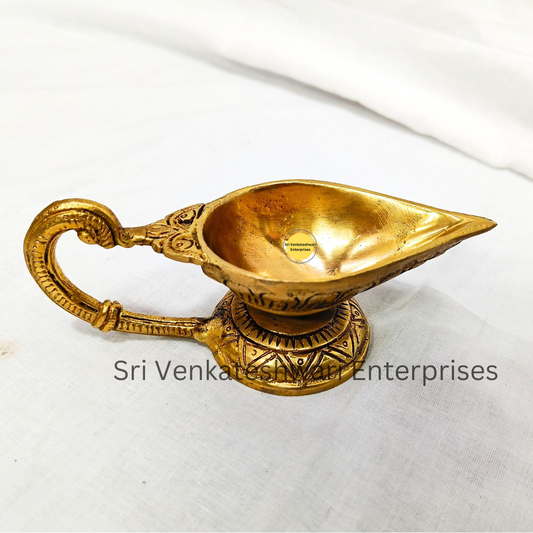 Brass Antique Handle Vilakku Aarathi