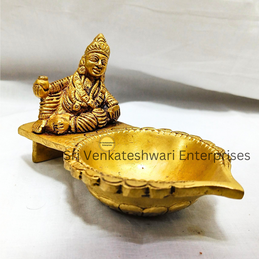 Brass Antique Kuberan Silai Vilakku