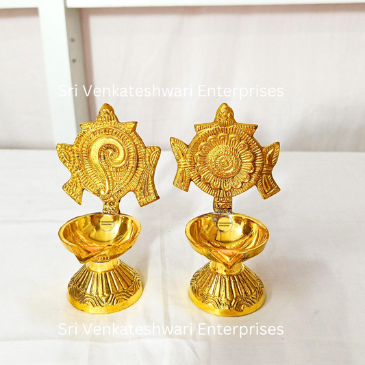 Brass Sangu Chakra Vilakku
